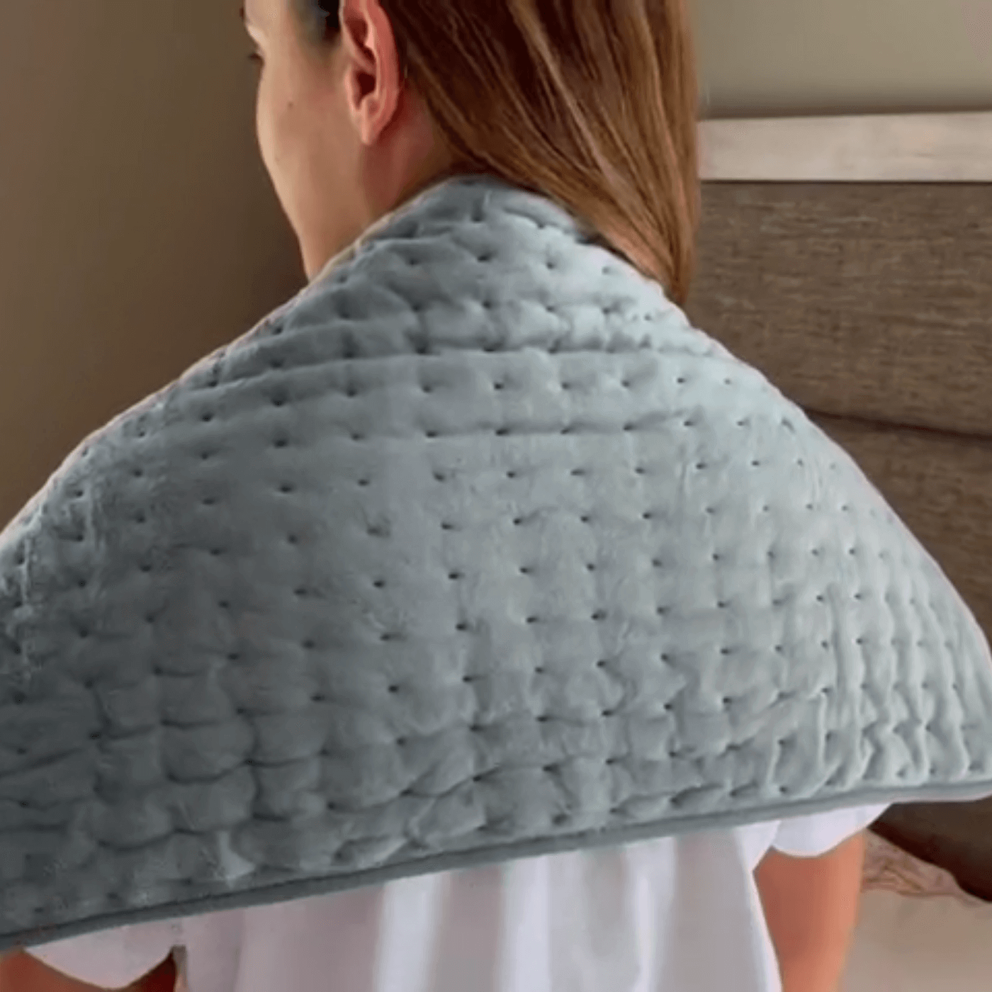 Product1 - Woman wearing a shoulder heating pad.